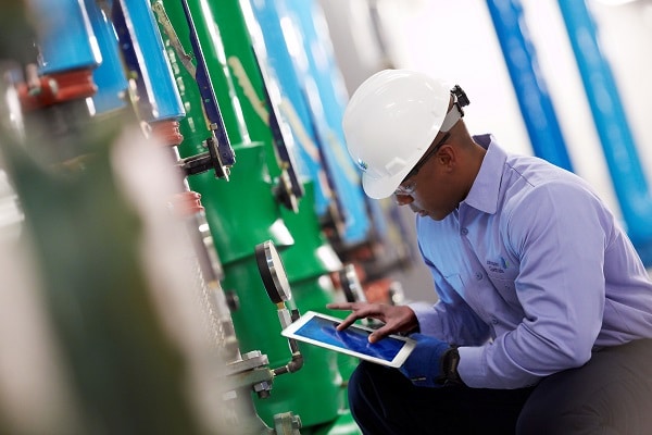 profissional de gestão da manutenção industrial